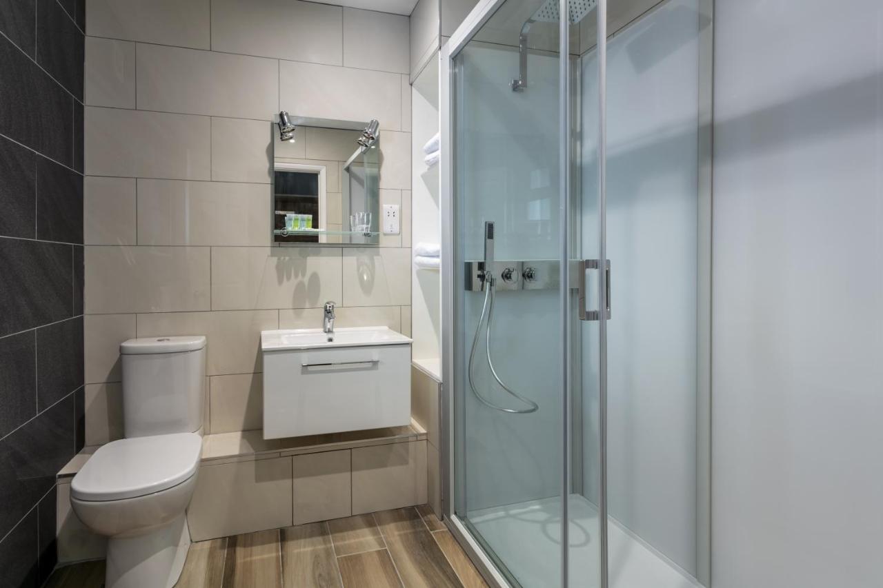 Roydon Marina Village Hotel المظهر الخارجي الصورة