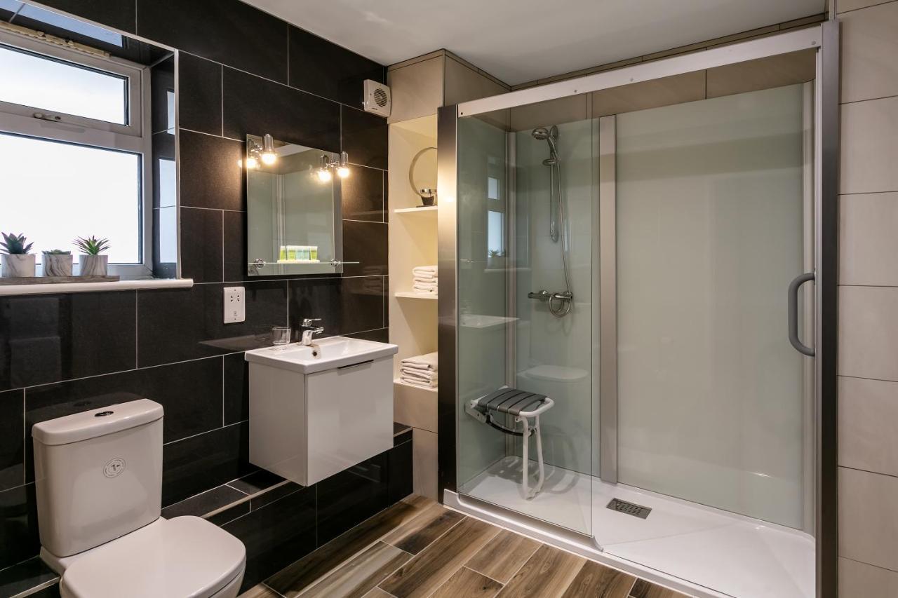 Roydon Marina Village Hotel المظهر الخارجي الصورة