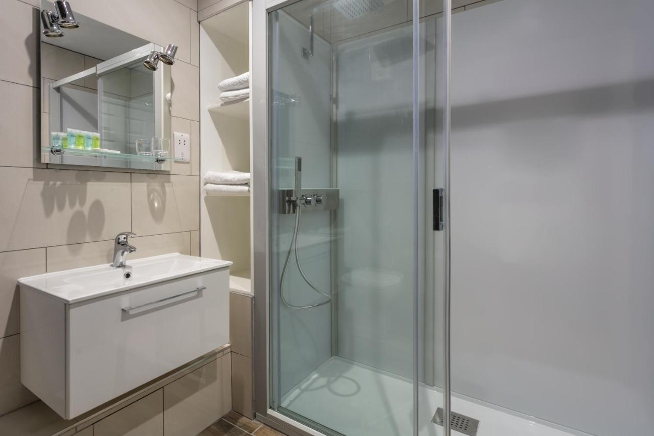 Roydon Marina Village Hotel المظهر الخارجي الصورة