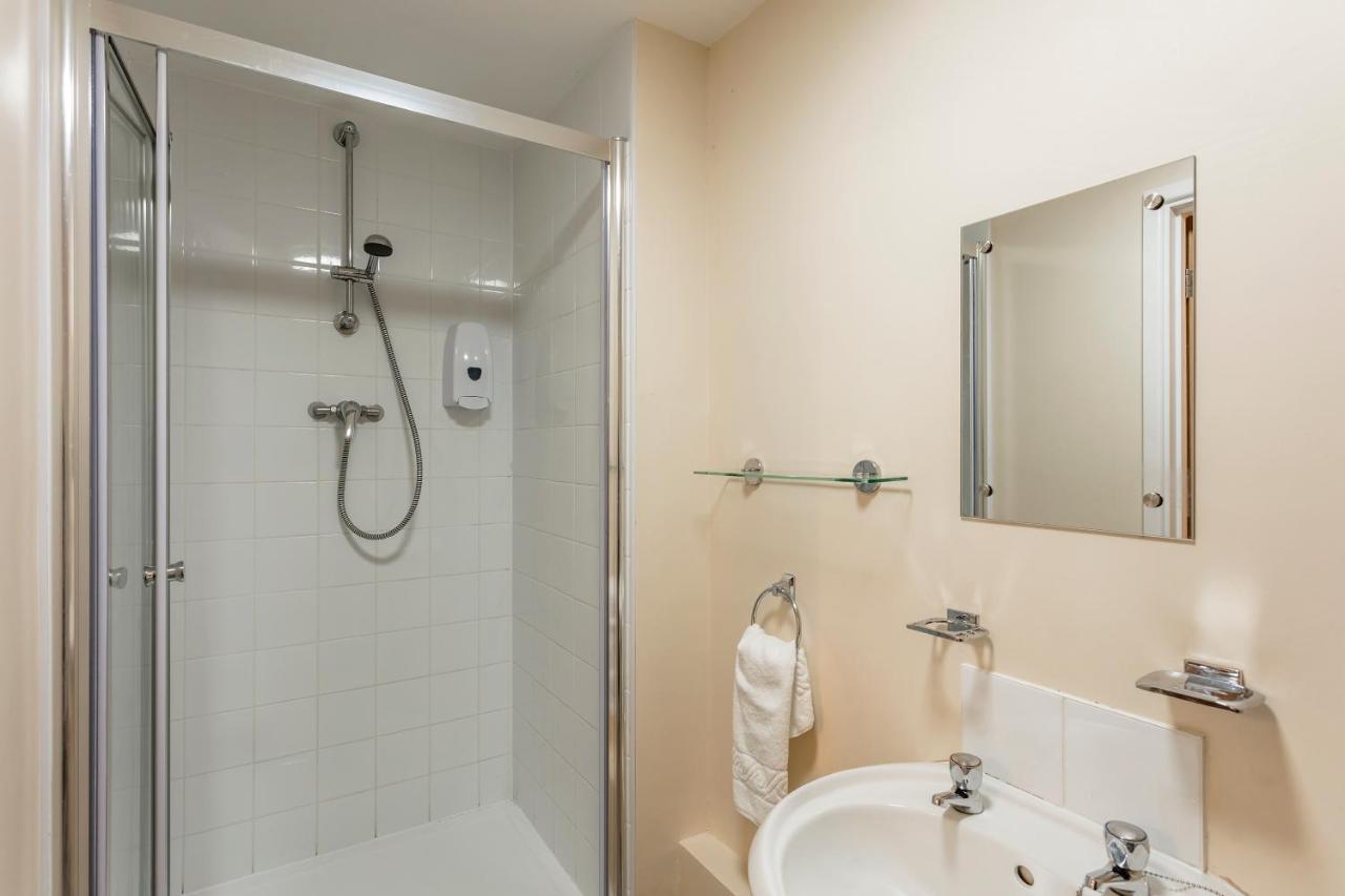 Roydon Marina Village Hotel المظهر الخارجي الصورة