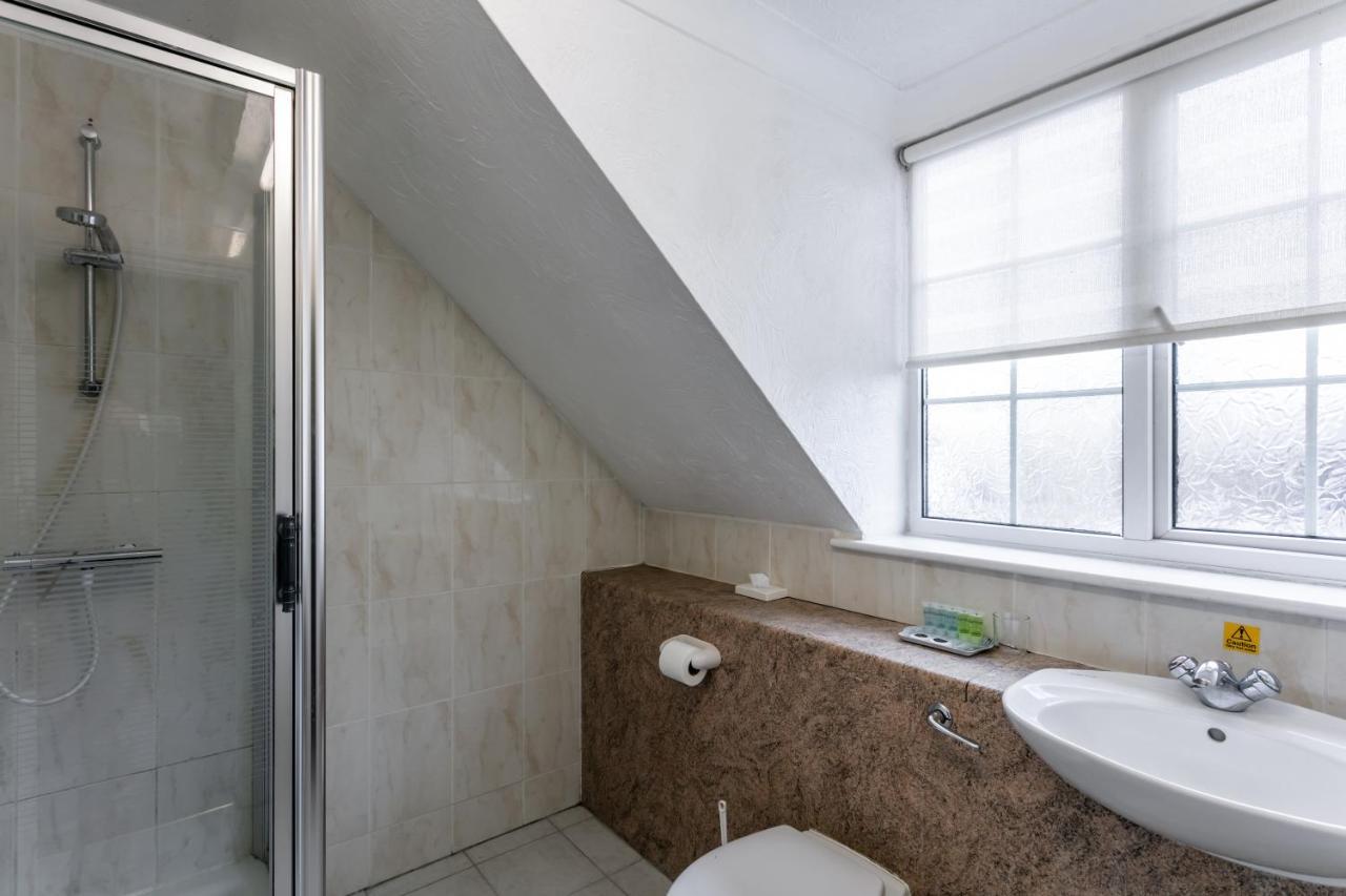 Roydon Marina Village Hotel المظهر الخارجي الصورة