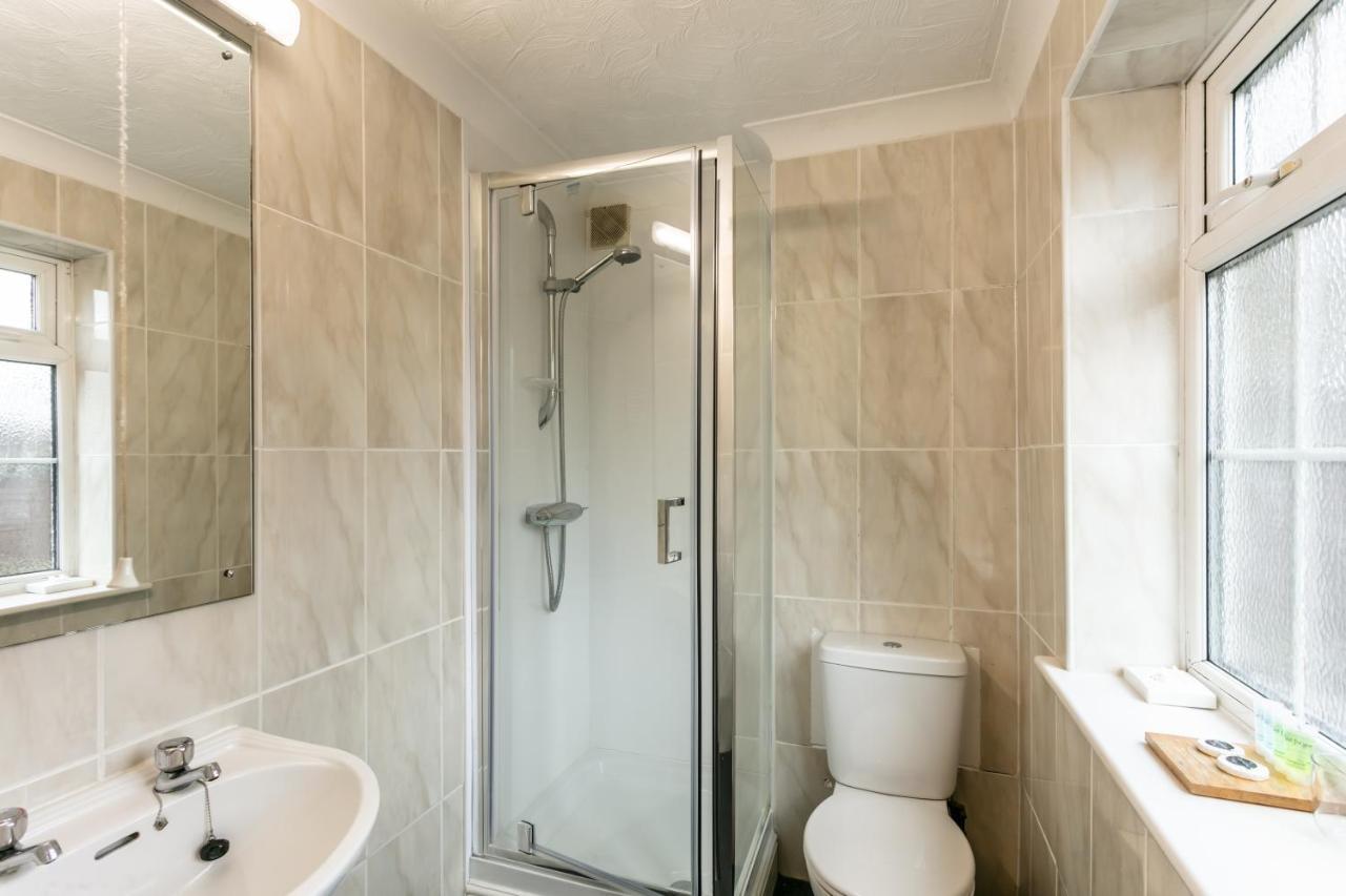 Roydon Marina Village Hotel المظهر الخارجي الصورة
