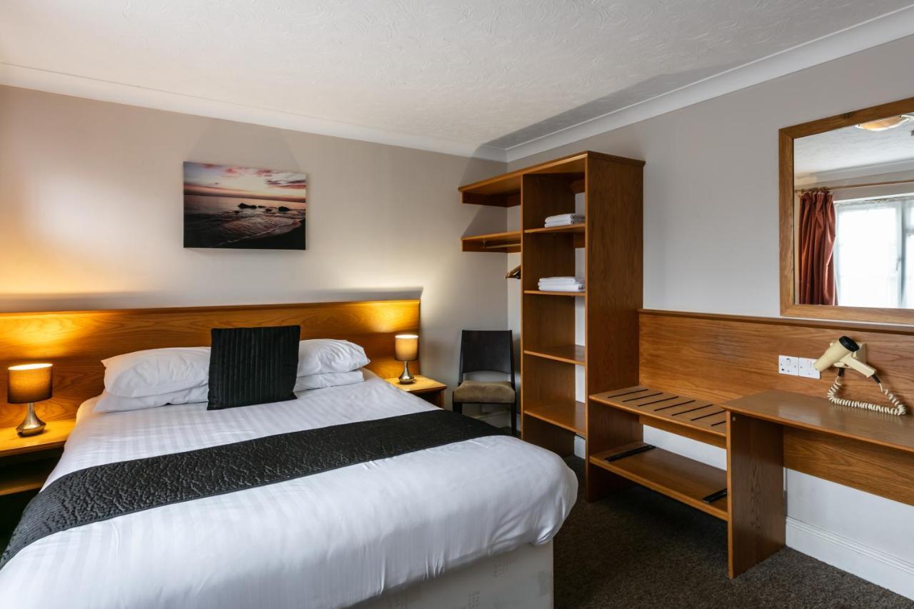 Roydon Marina Village Hotel المظهر الخارجي الصورة