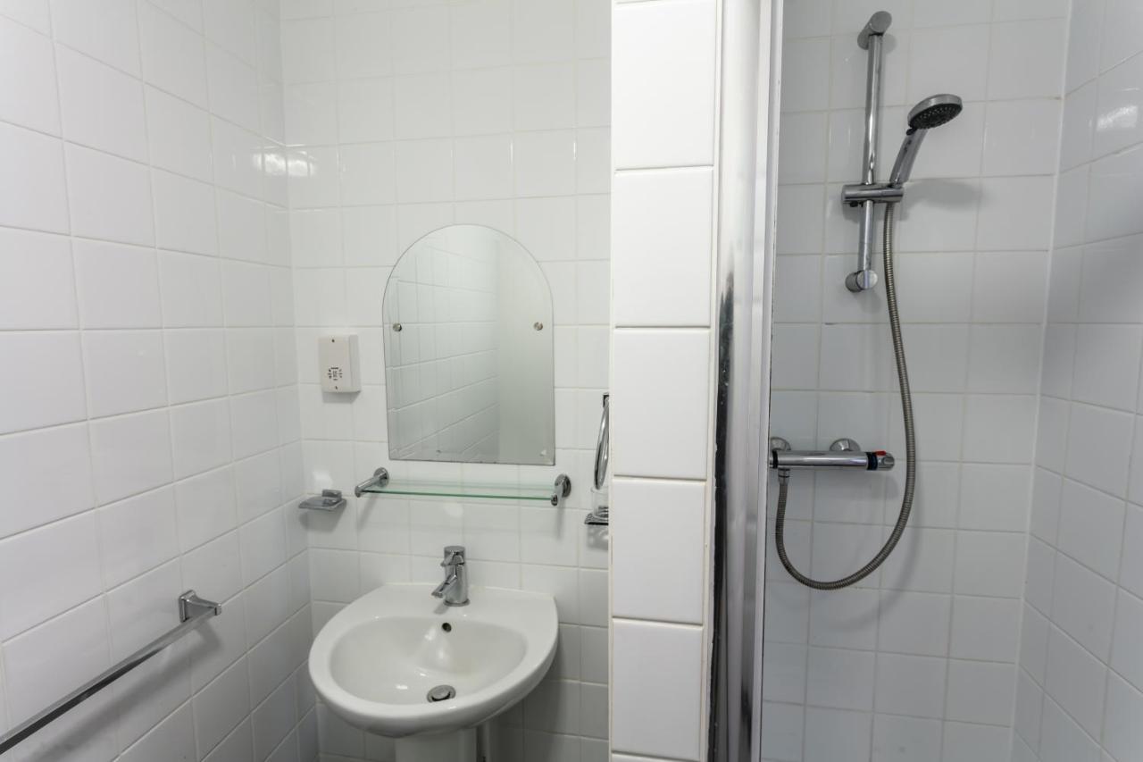 Roydon Marina Village Hotel المظهر الخارجي الصورة
