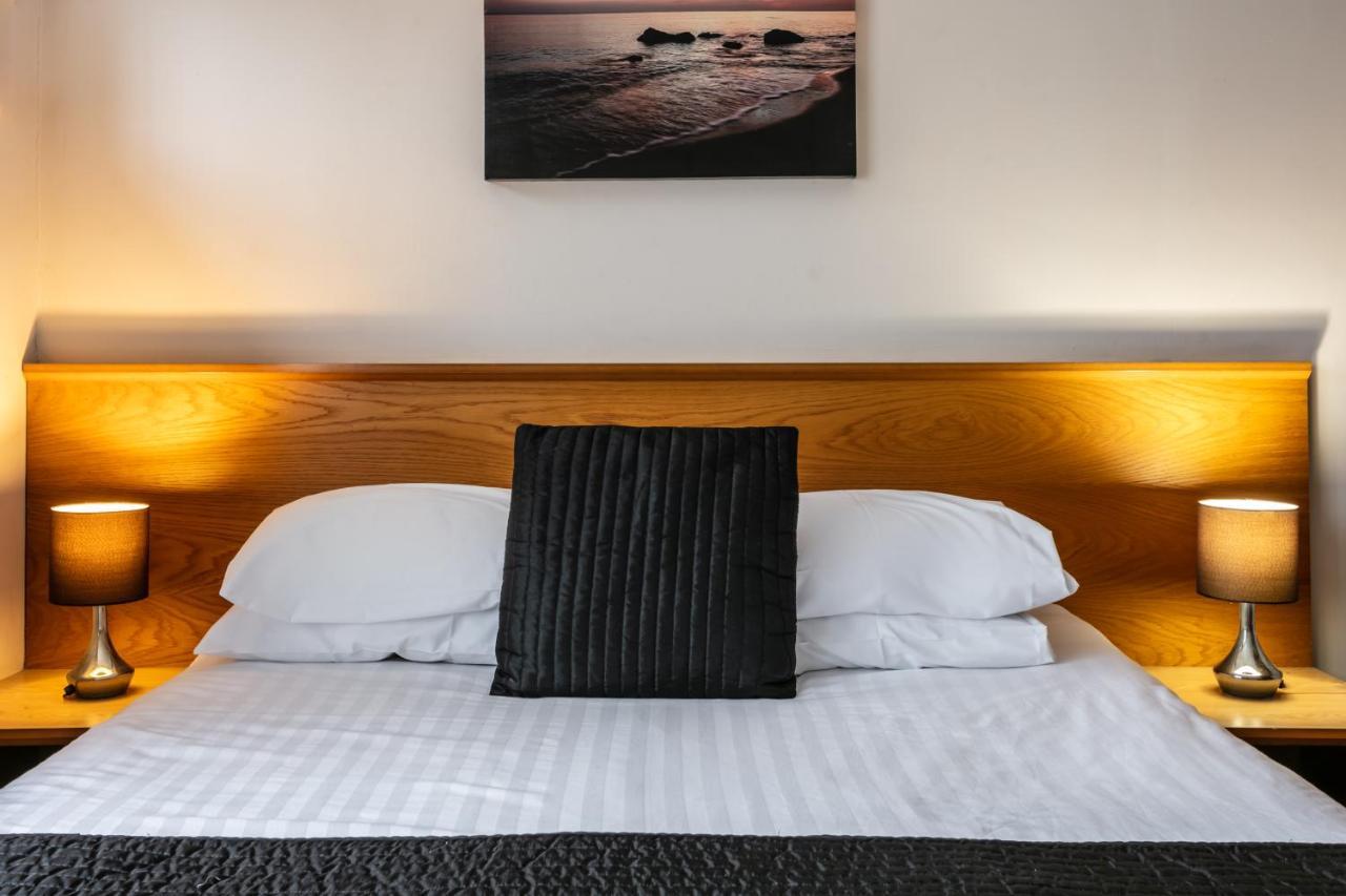 Roydon Marina Village Hotel المظهر الخارجي الصورة