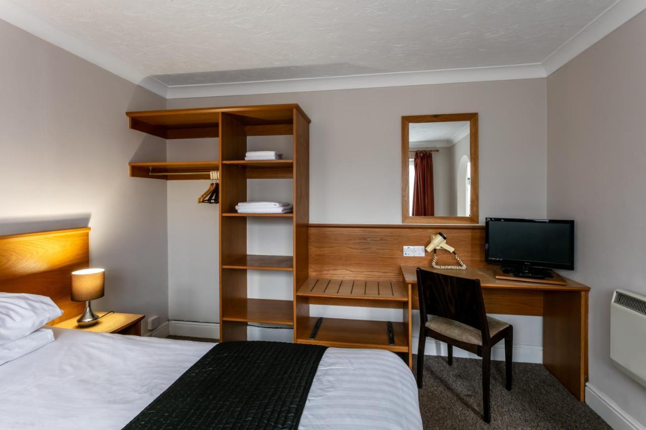 Roydon Marina Village Hotel المظهر الخارجي الصورة