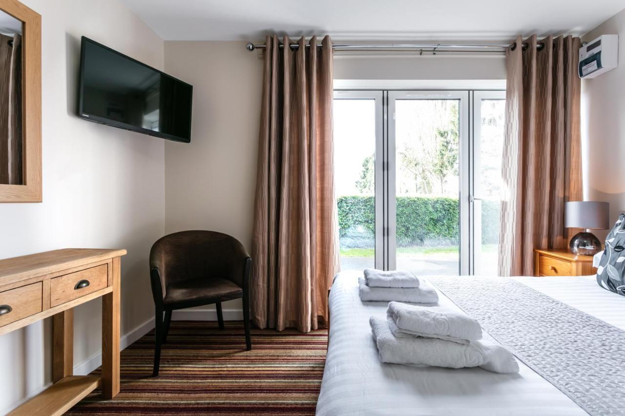 Roydon Marina Village Hotel المظهر الخارجي الصورة